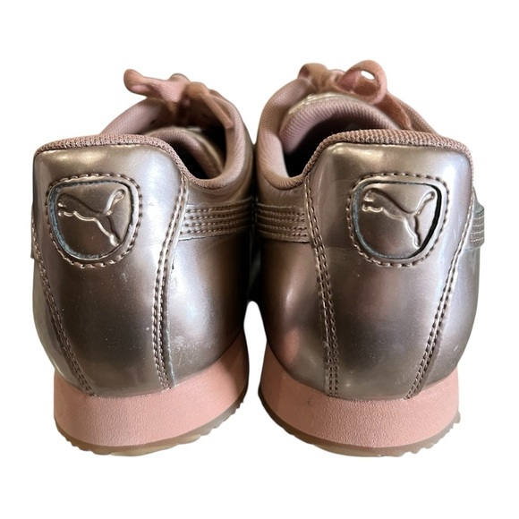 Puma Women’s 8.5 Metallic Rose Pink Lace Up Roma Fashion Sneaker - Picture 4 of 7